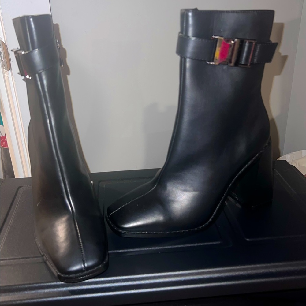 Black leather boots worn 1 time!